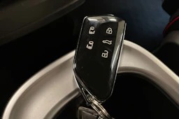 punainen Volkswagen ID. Buzz 2026 kuva 20.