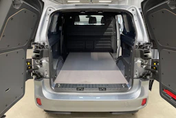 met. harmaa Volkswagen ID. Buzz Cargo 2026 kuva 11.