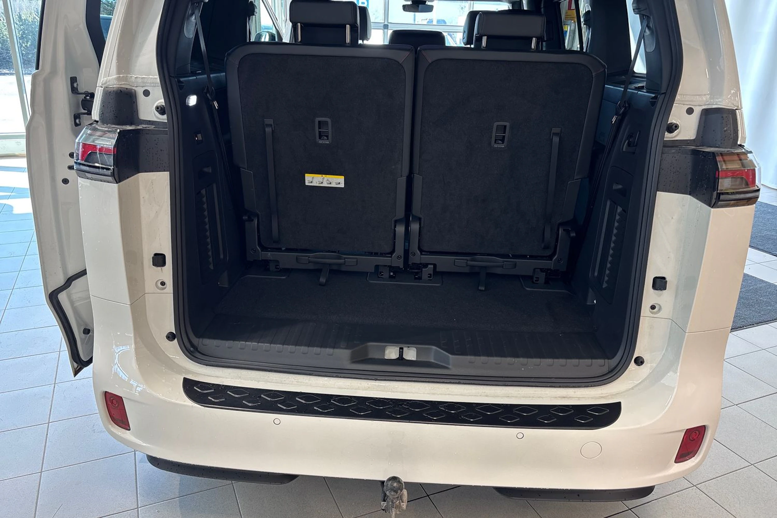 Valkoinen Volkswagen ID. Buzz 2026 kuva 14.