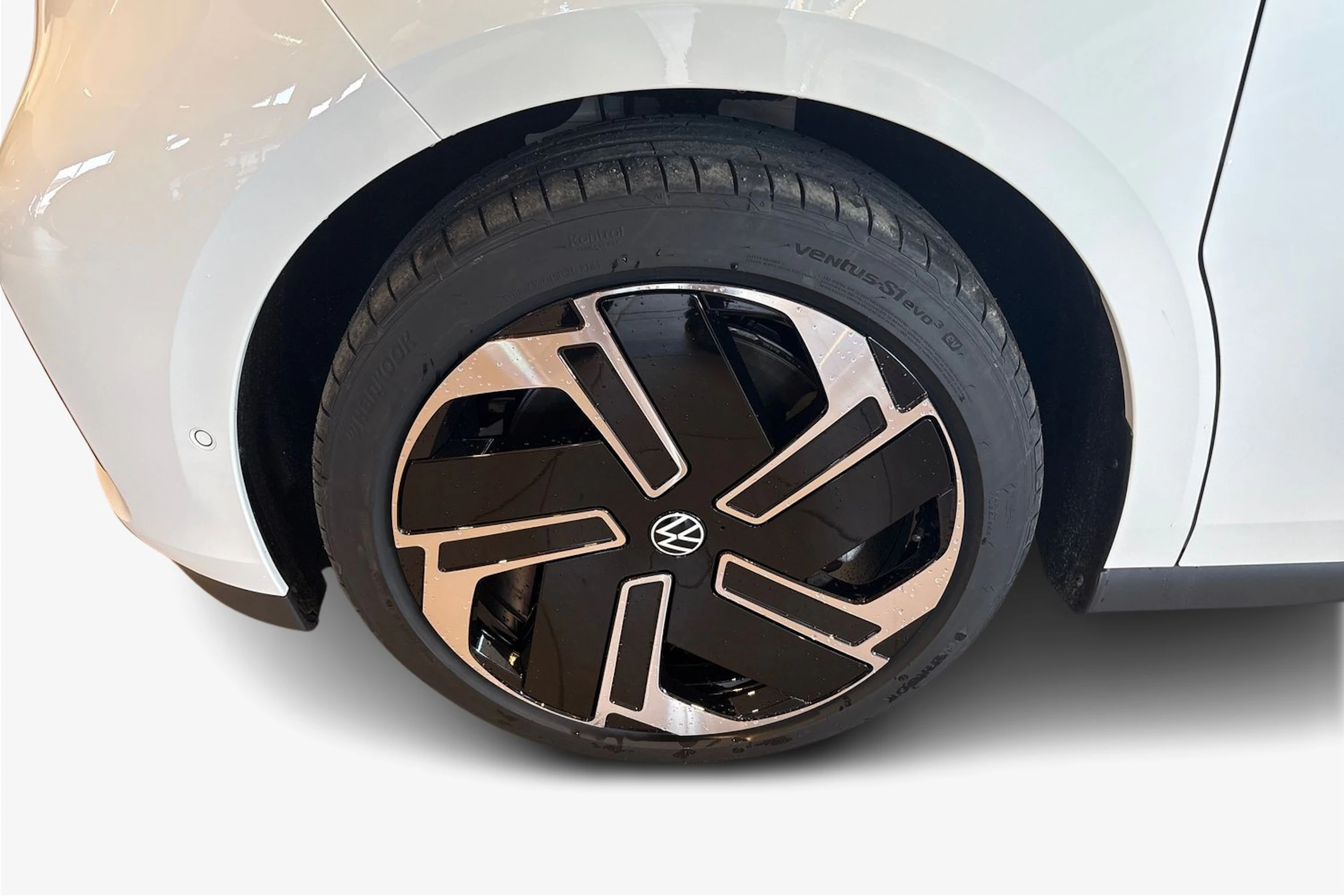 valkoinen Volkswagen ID. Buzz 2026 kuva 9.