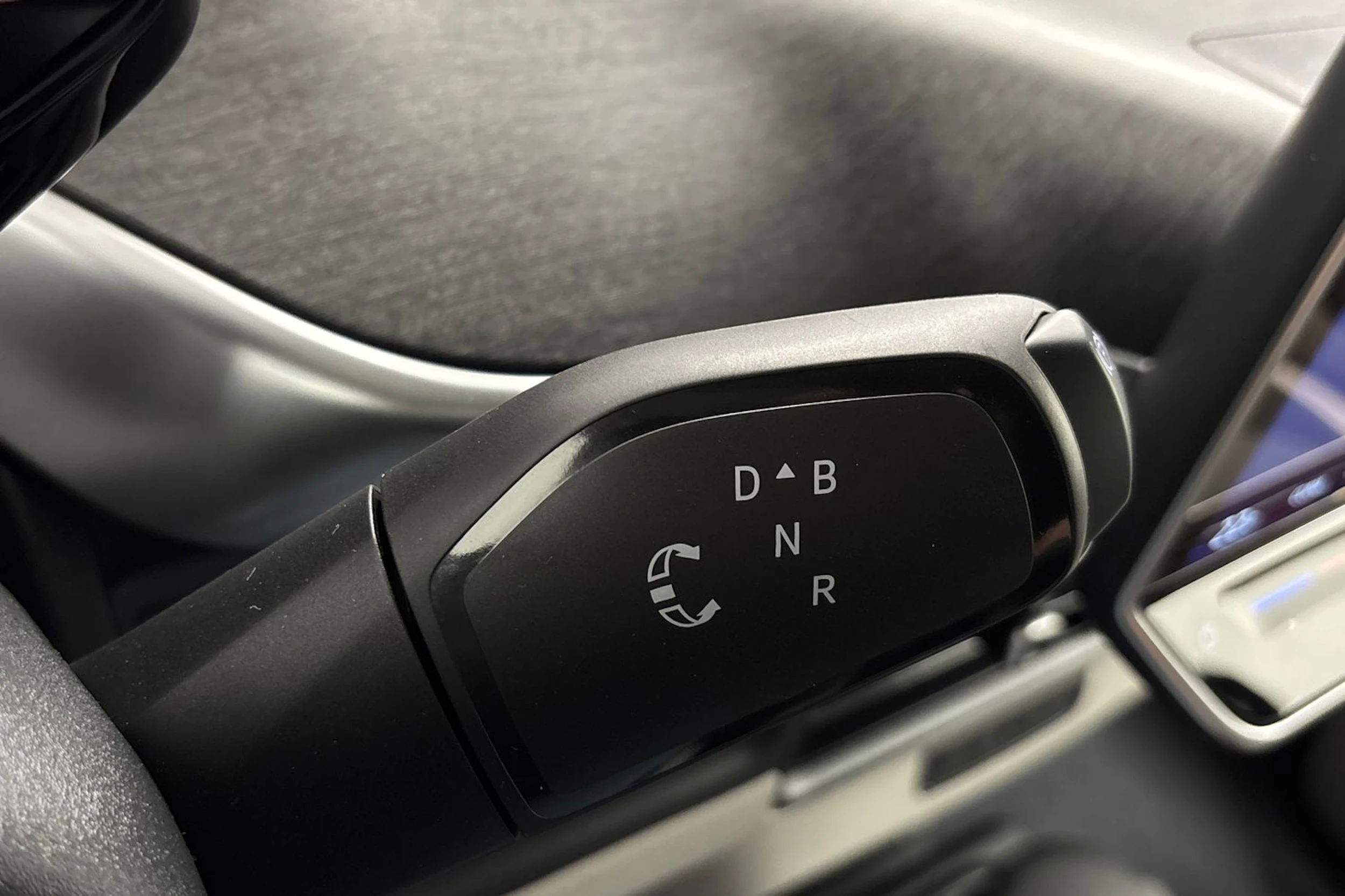 met. musta Volkswagen ID. Buzz 2027 kuva 19.
