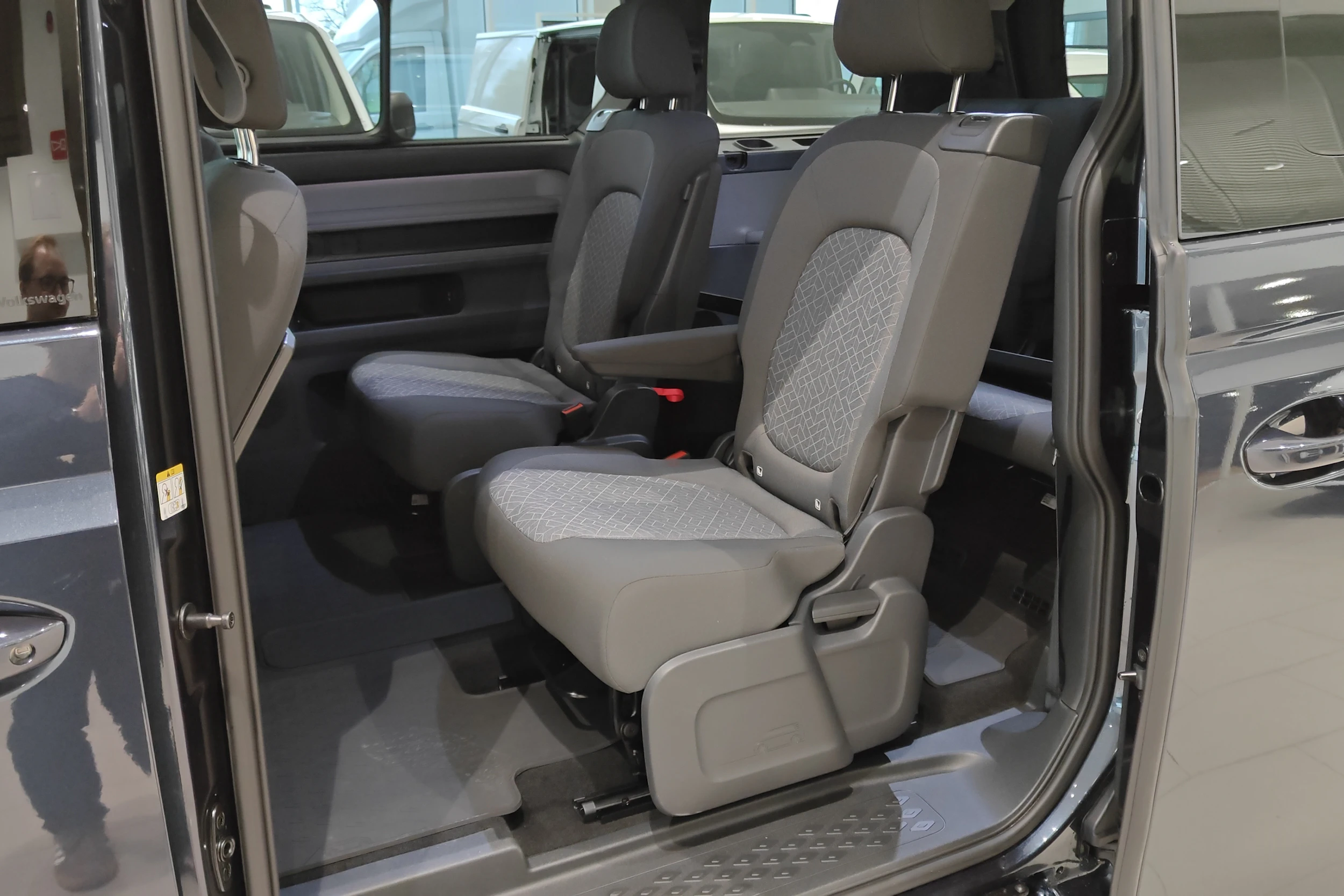 Sininen Volkswagen ID. Buzz 2027 kuva 25.