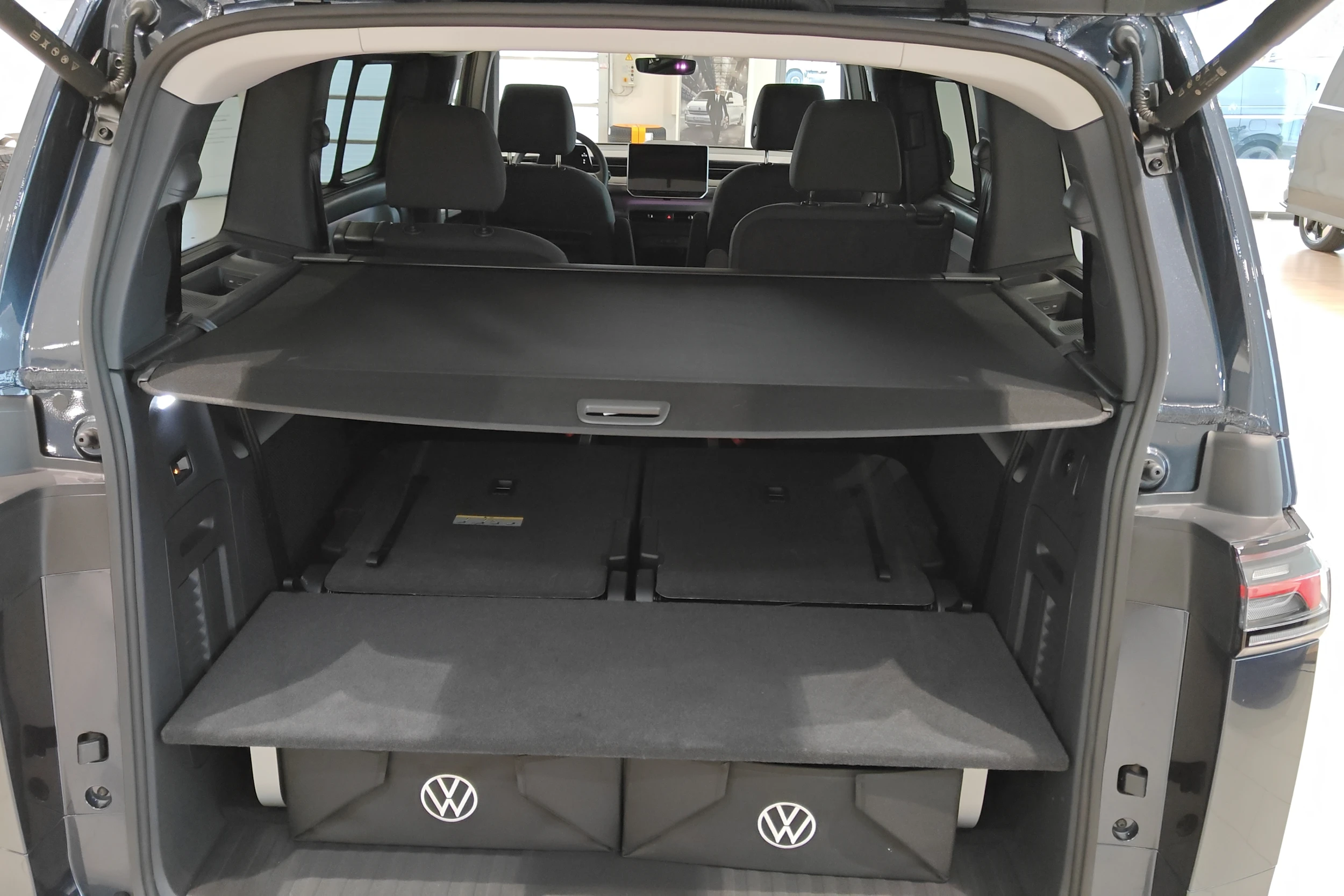 Sininen Volkswagen ID. Buzz 2027 kuva 29.