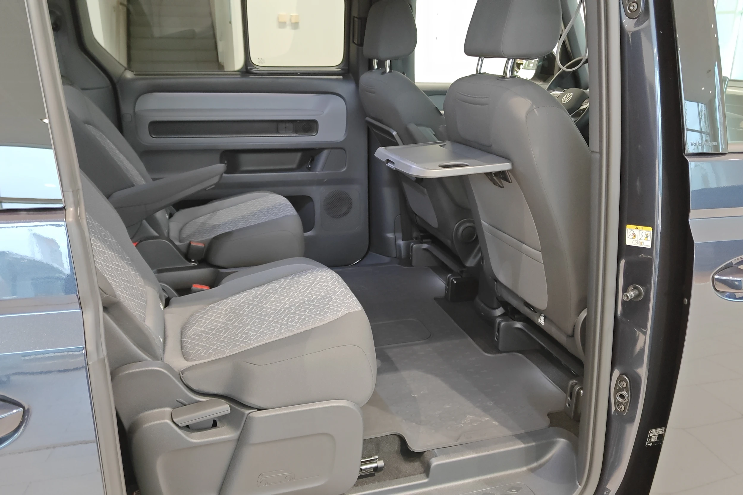 Sininen Volkswagen ID. Buzz 2027 kuva 33.