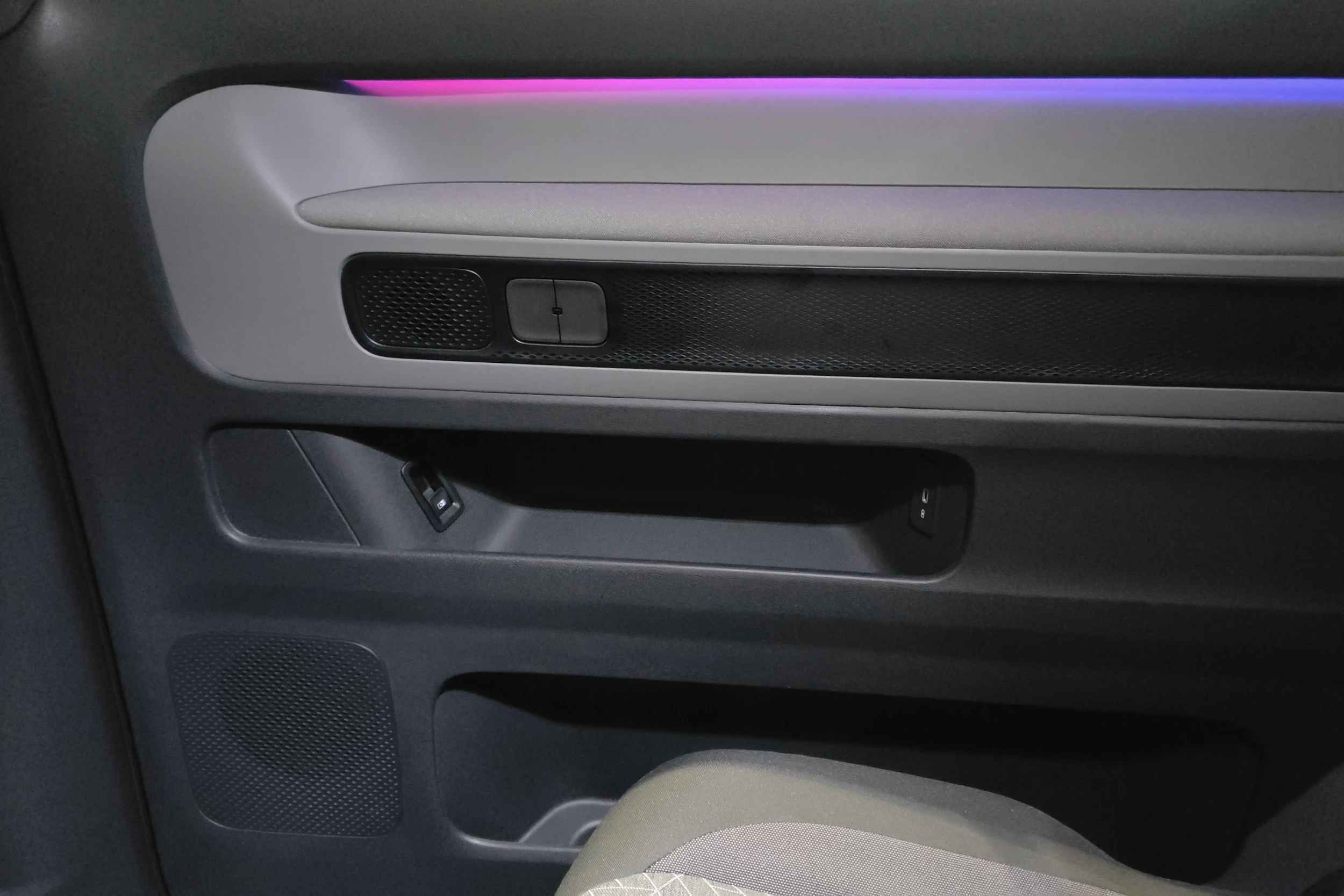 Sininen Volkswagen ID. Buzz 2027 kuva 34.