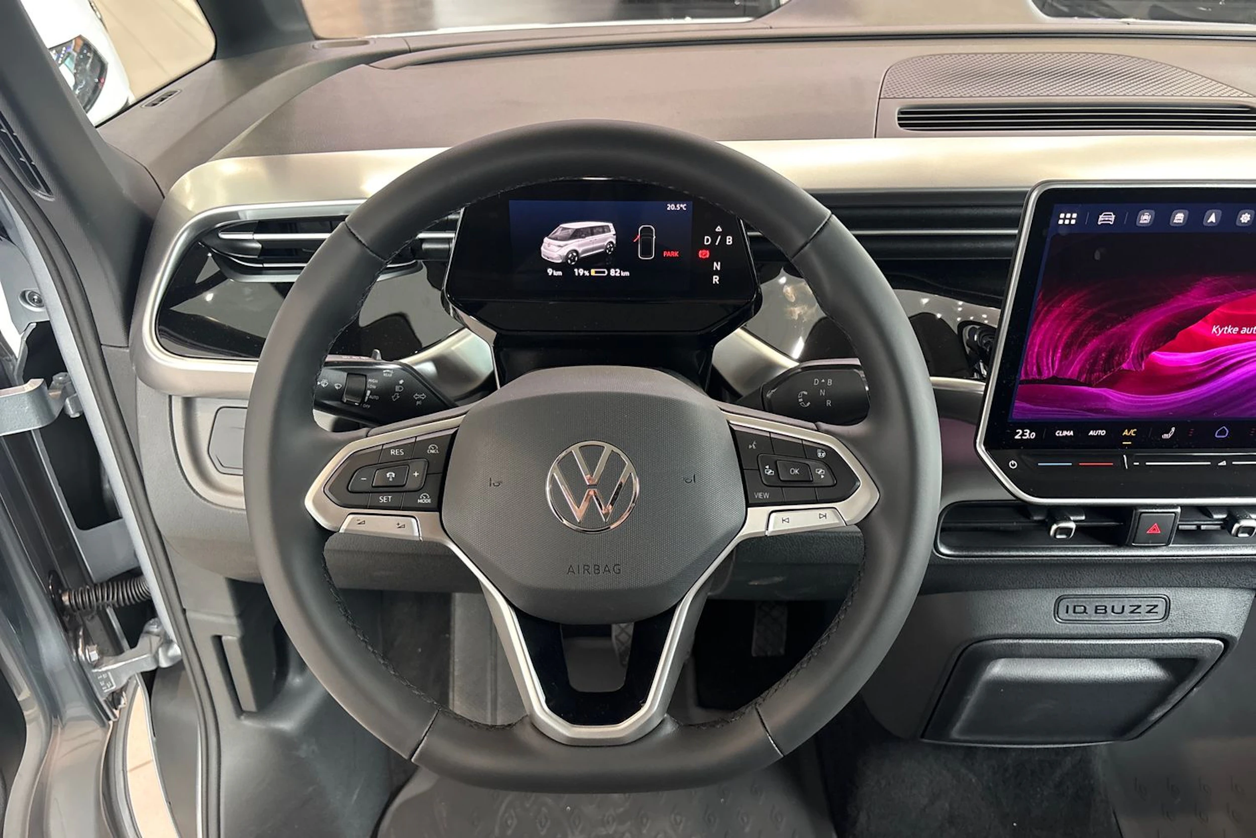 harmaa Volkswagen ID. Buzz 2027 kuva 27.