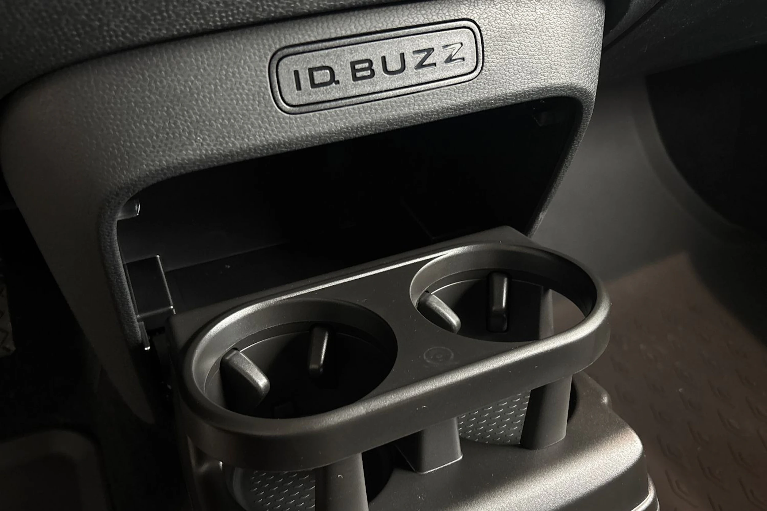 harmaa Volkswagen ID. Buzz 2027 kuva 29.