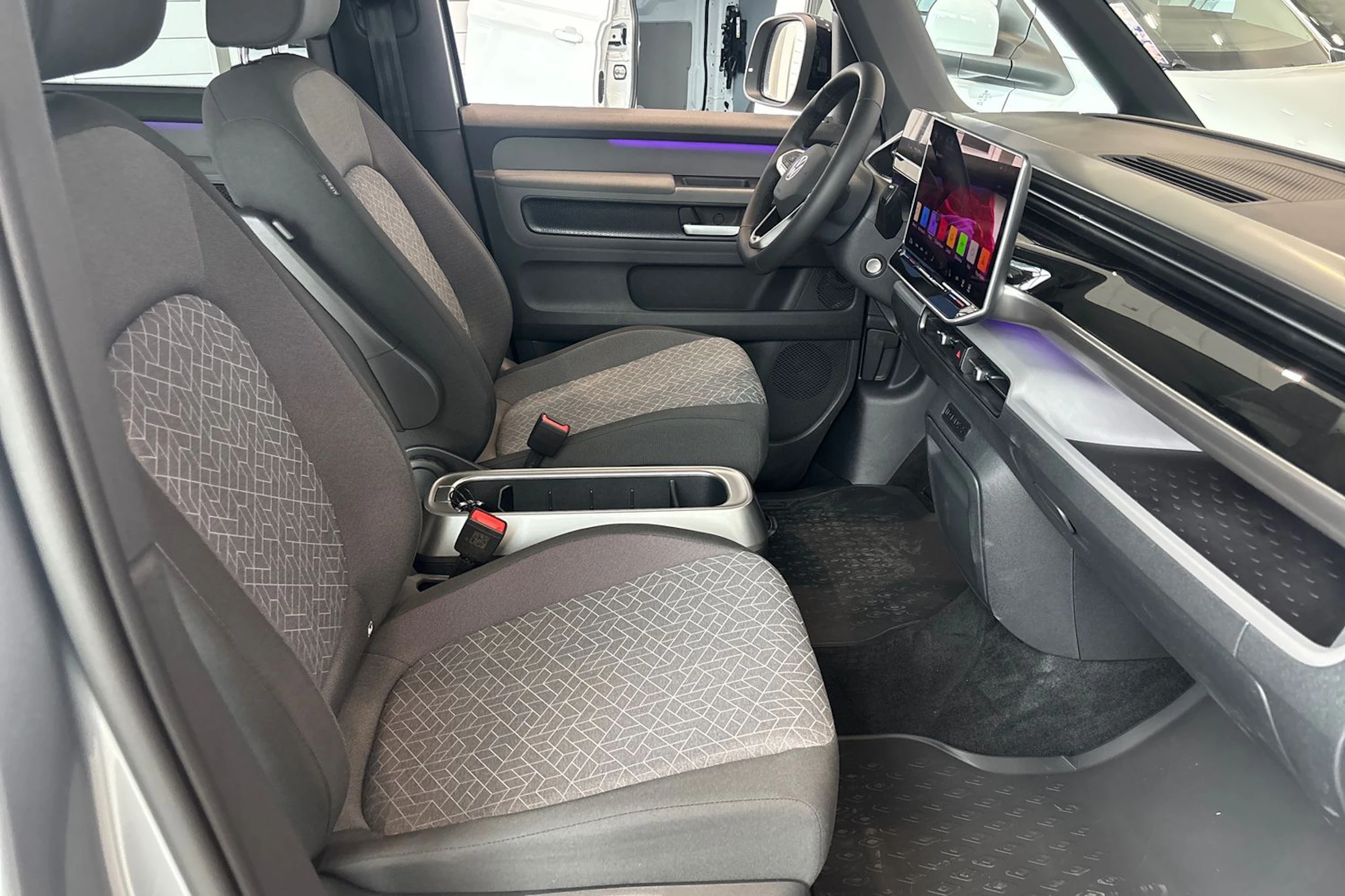 harmaa Volkswagen ID. Buzz 2027 kuva 34.