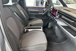 harmaa Volkswagen ID. Buzz 2027 kuva 34.