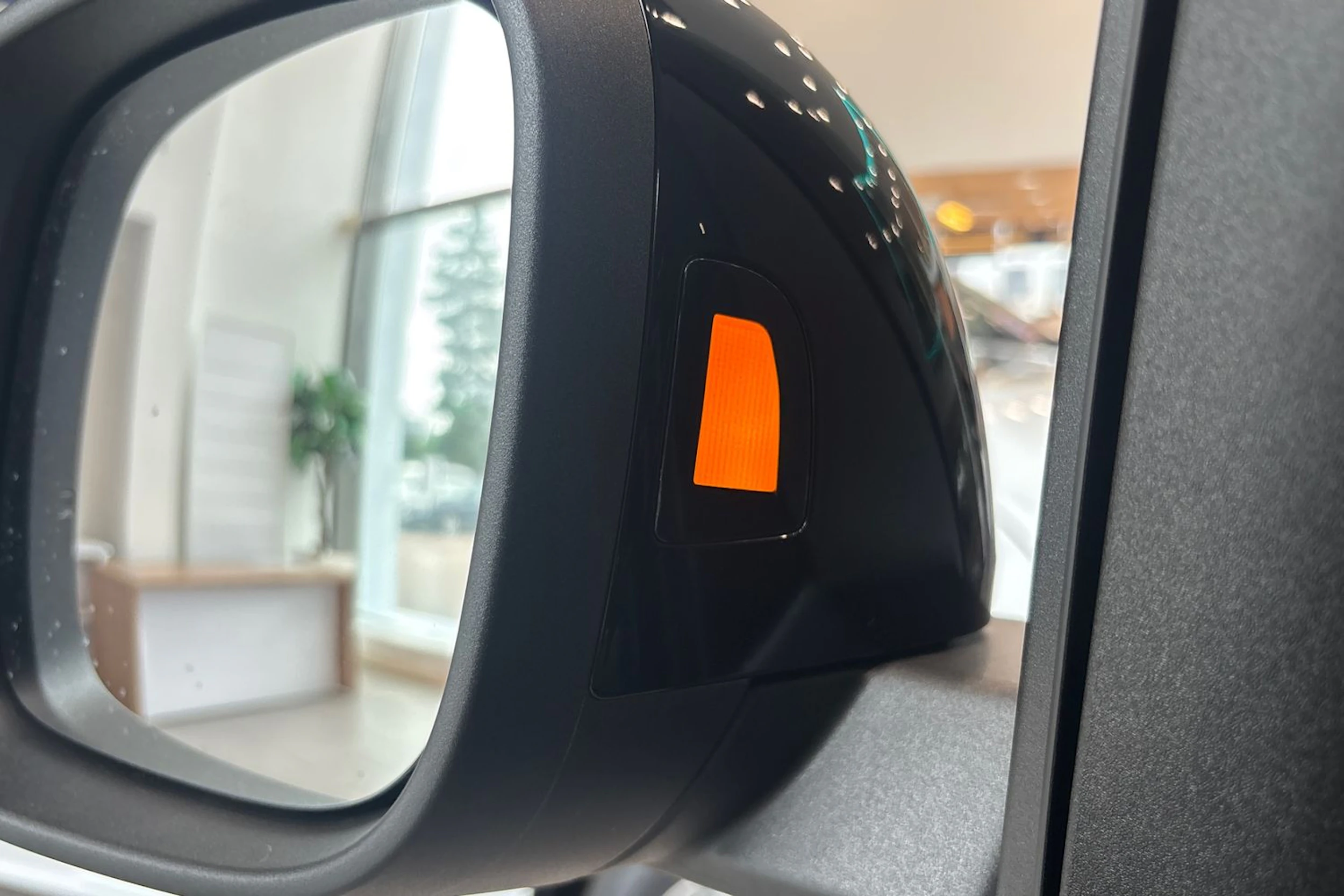 harmaa Volkswagen ID. Buzz 2027 kuva 38.