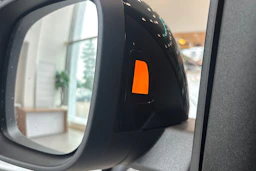 harmaa Volkswagen ID. Buzz 2027 kuva 38.