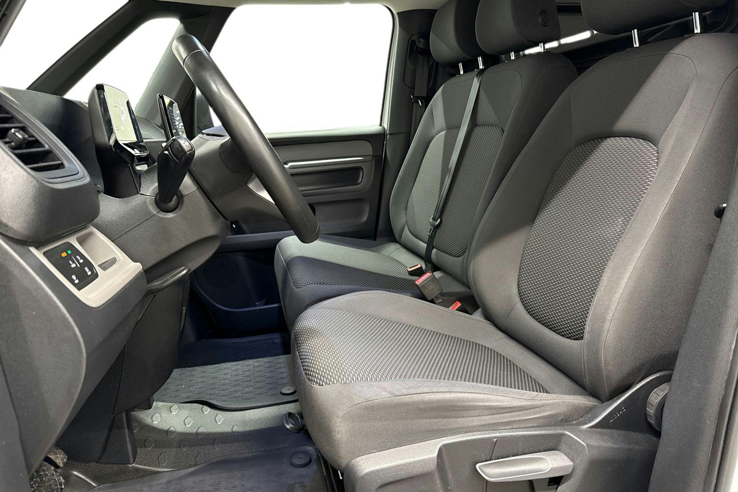 valkoinen Volkswagen ID. Buzz Cargo 2022 kuva 8.