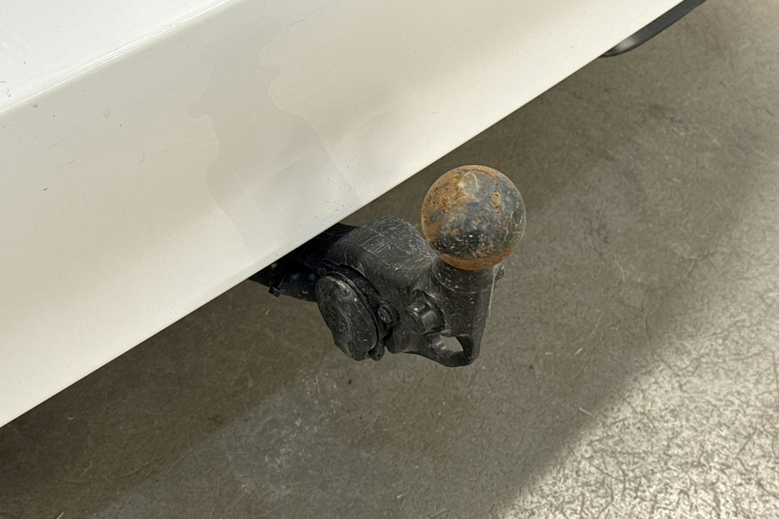 valkoinen Volkswagen ID. Buzz Cargo 2022 kuva 16.