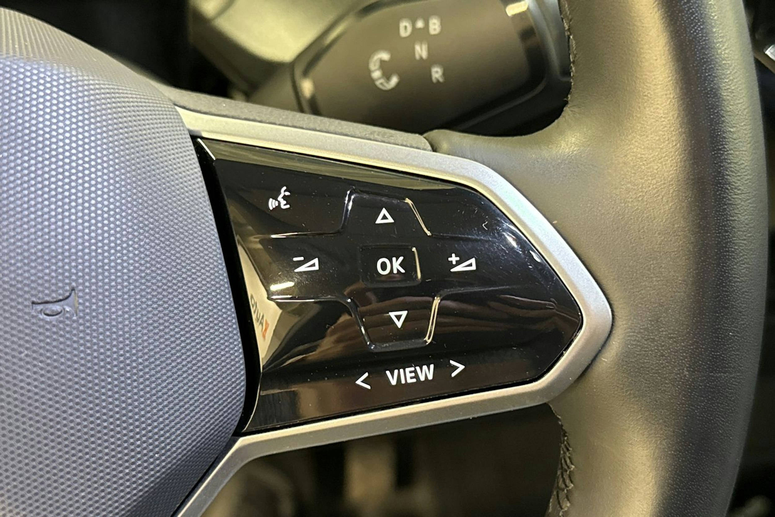 valkoinen Volkswagen ID. Buzz Cargo 2022 kuva 18.