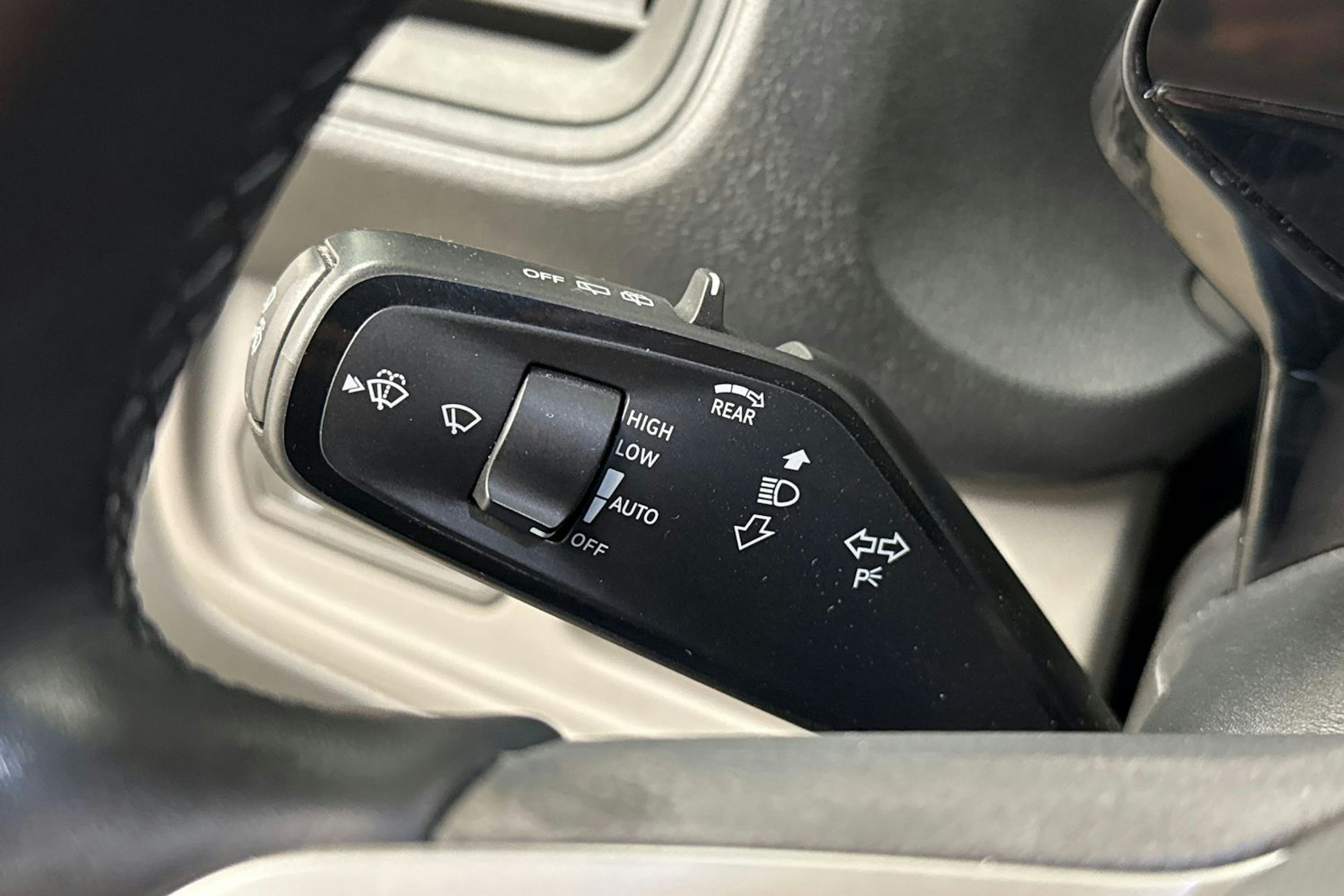 valkoinen Volkswagen ID. Buzz Cargo 2022 kuva 19.