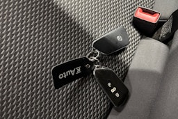 valkoinen Volkswagen ID. Buzz Cargo 2022 kuva 22.