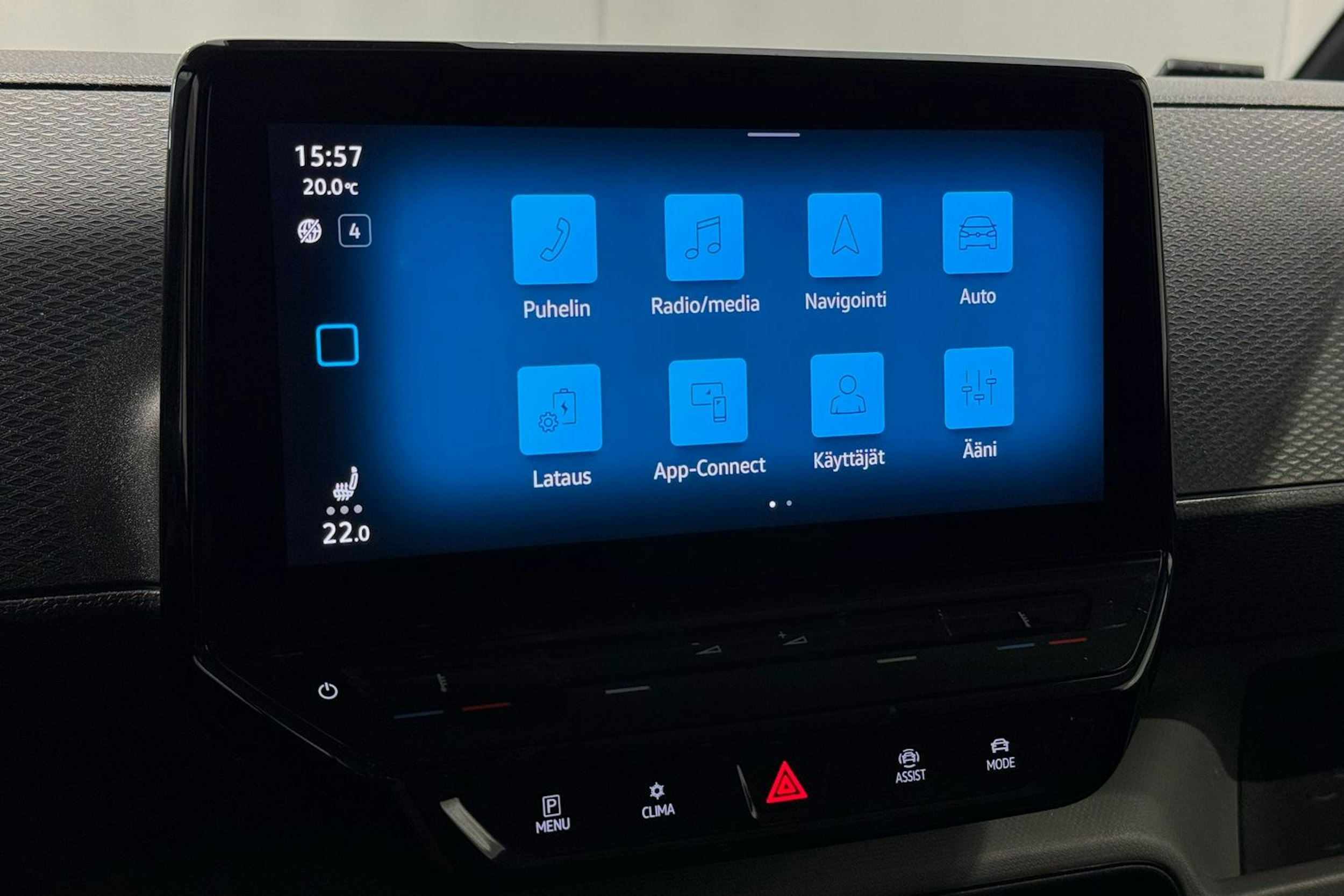 valkoinen Volkswagen ID. Buzz Cargo 2023 kuva 17.