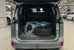 harmaa Volkswagen ID. Buzz Cargo 2023 kuva 25.