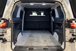valkoinen Volkswagen ID. Buzz Cargo 2023 kuva 13.