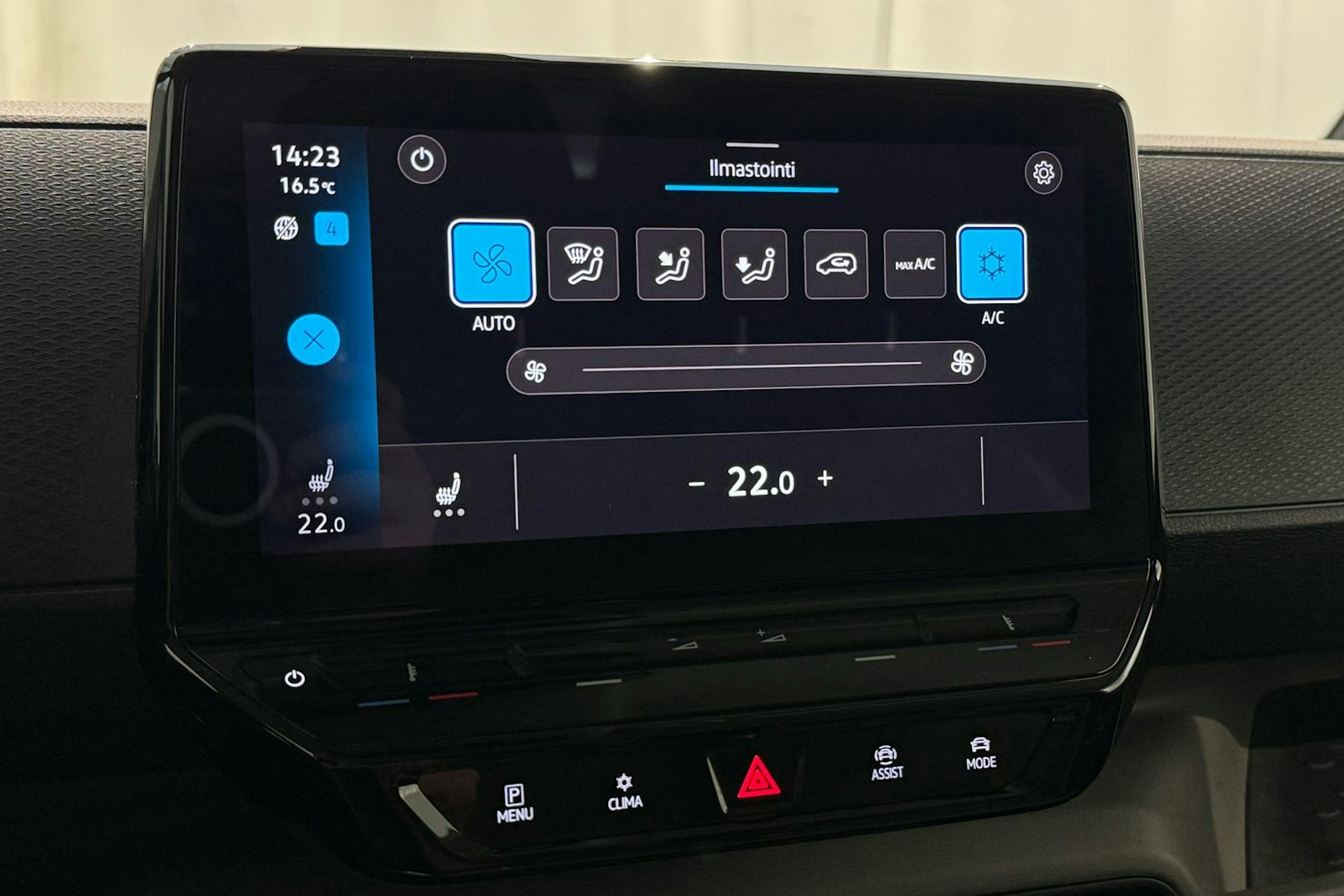 valkoinen Volkswagen ID. Buzz Cargo 2023 kuva 19.