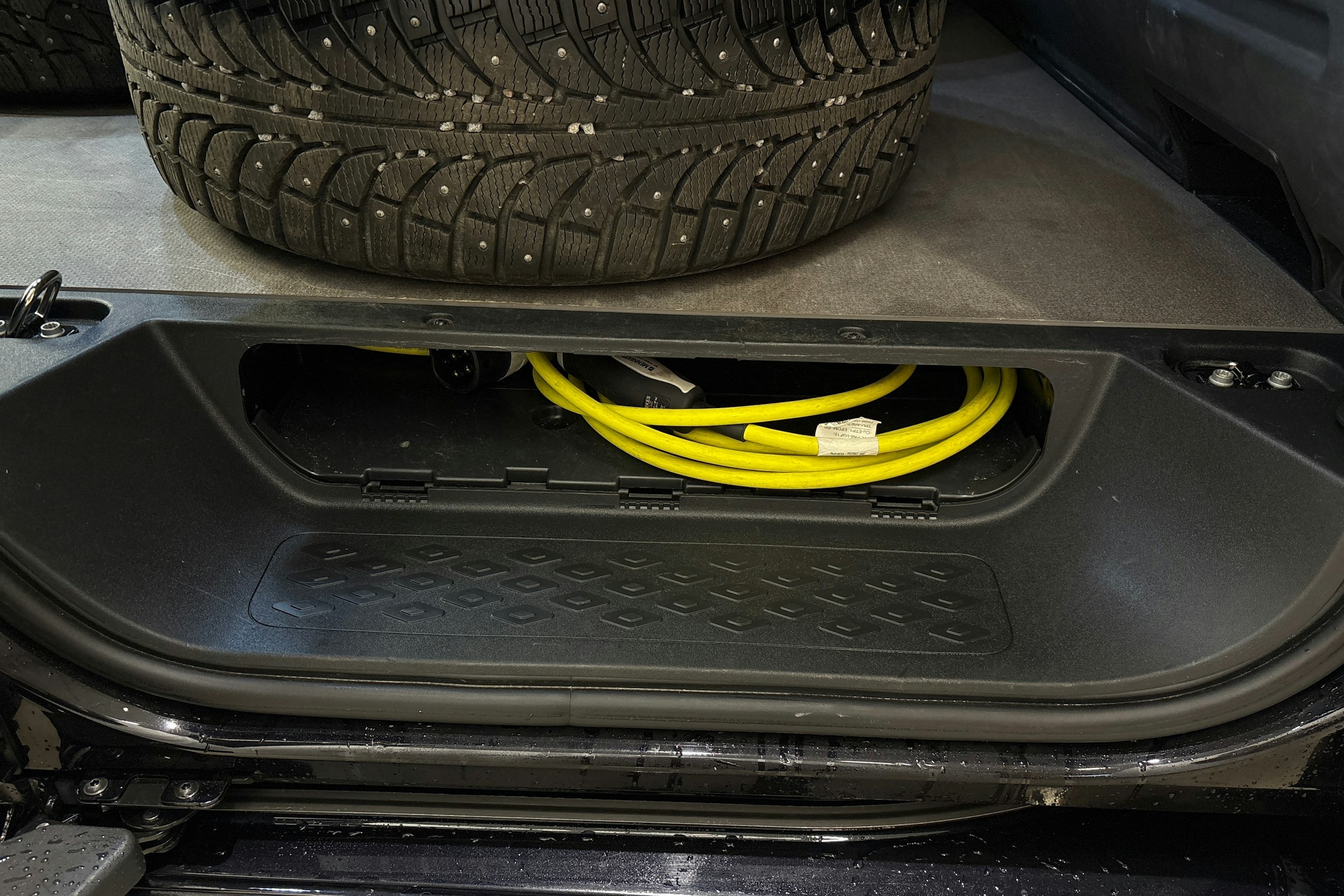 musta Volkswagen ID. Buzz Cargo 2023 kuva 13.
