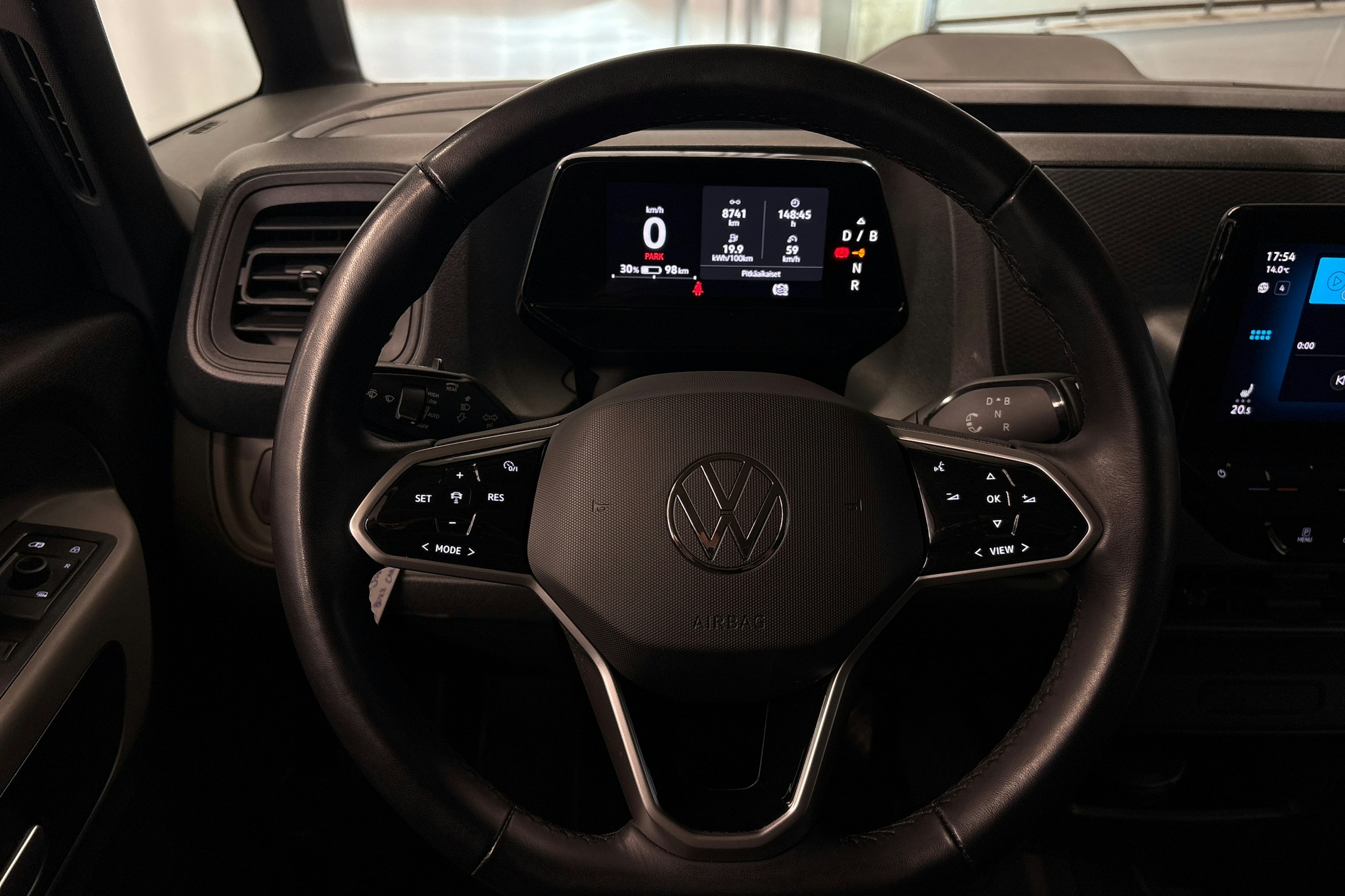 musta Volkswagen ID. Buzz Cargo 2023 kuva 18.