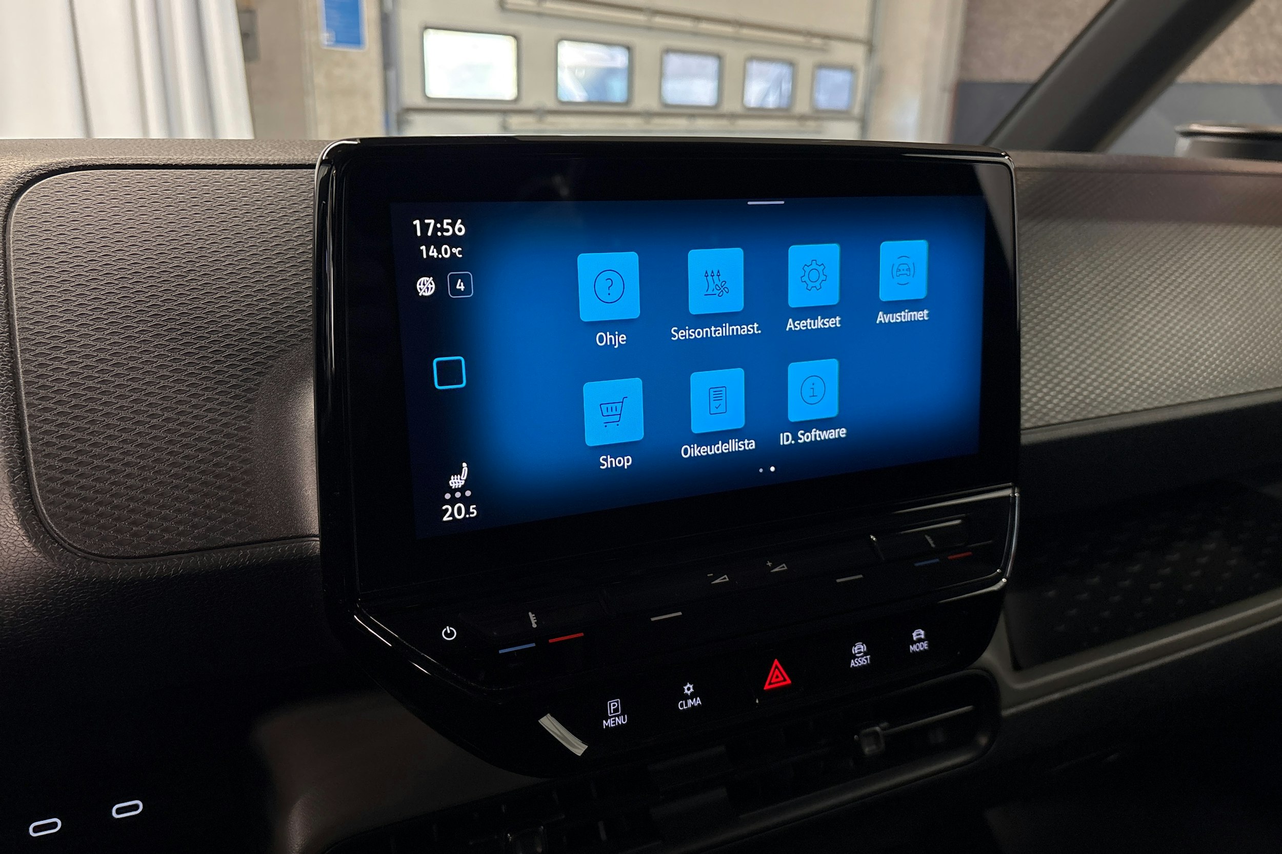 musta Volkswagen ID. Buzz Cargo 2023 kuva 22.