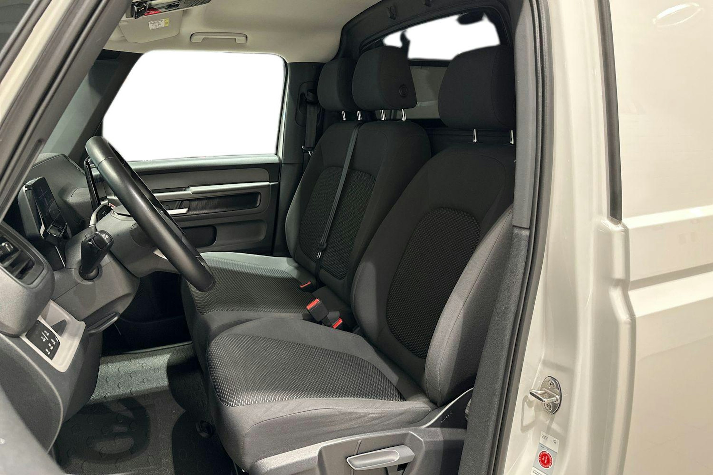 valkoinen Volkswagen ID. Buzz Cargo 2023 kuva 10.
