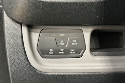 valkoinen Volkswagen ID. Buzz Cargo 2023 kuva 16.