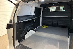 valkoinen Volkswagen ID. Buzz Cargo 2023 kuva 27.