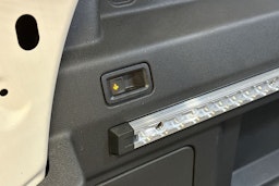 valkoinen Volkswagen ID. Buzz Cargo 2023 kuva 29.