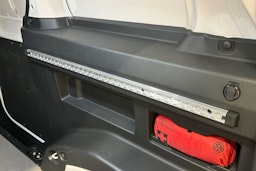 valkoinen Volkswagen ID. Buzz Cargo 2023 kuva 30.