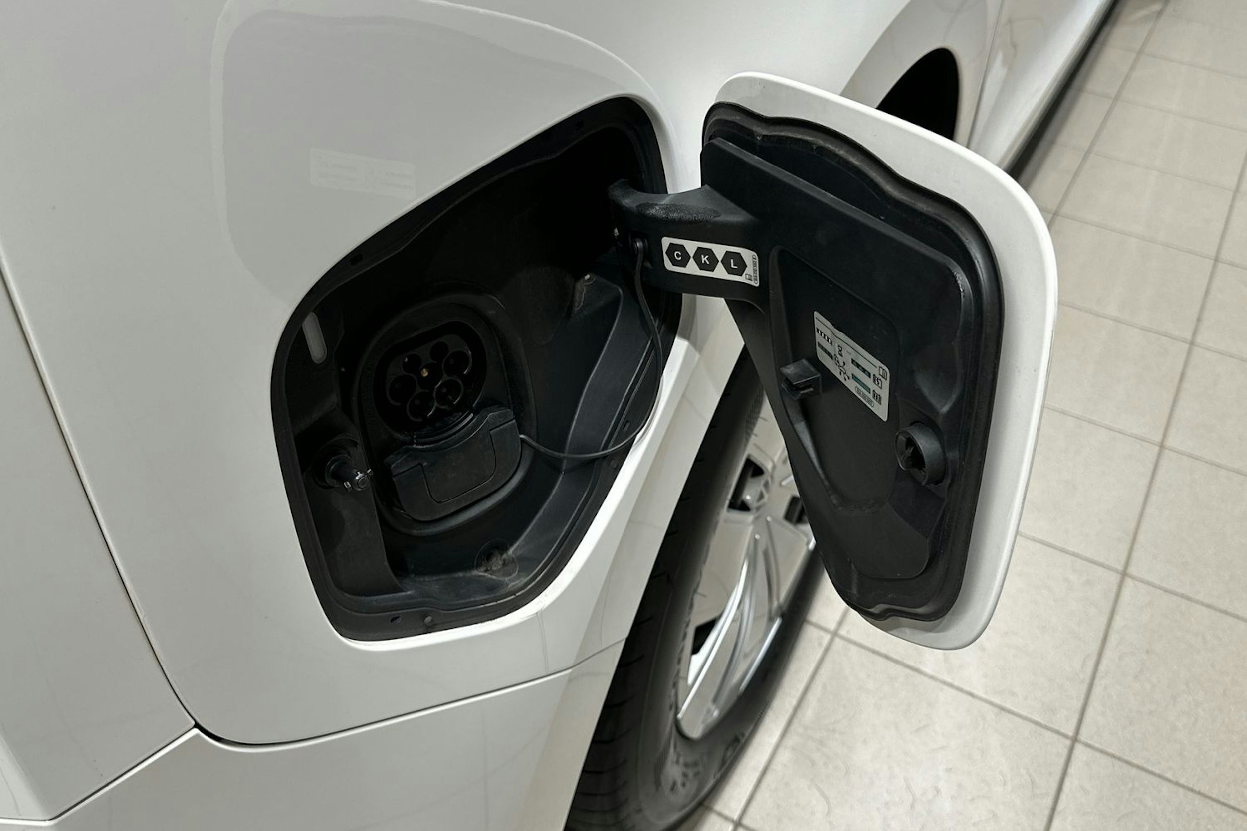 valkoinen Volkswagen ID. Buzz Cargo 2023 kuva 33.