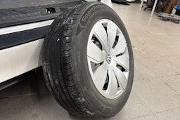 valkoinen Volkswagen ID. Buzz Cargo 2023 kuva 13.