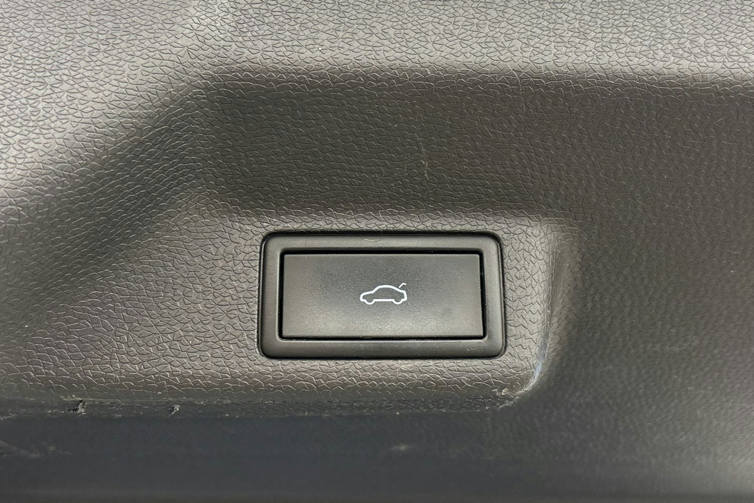 valkoinen Volkswagen ID. Buzz Cargo 2023 kuva 23.