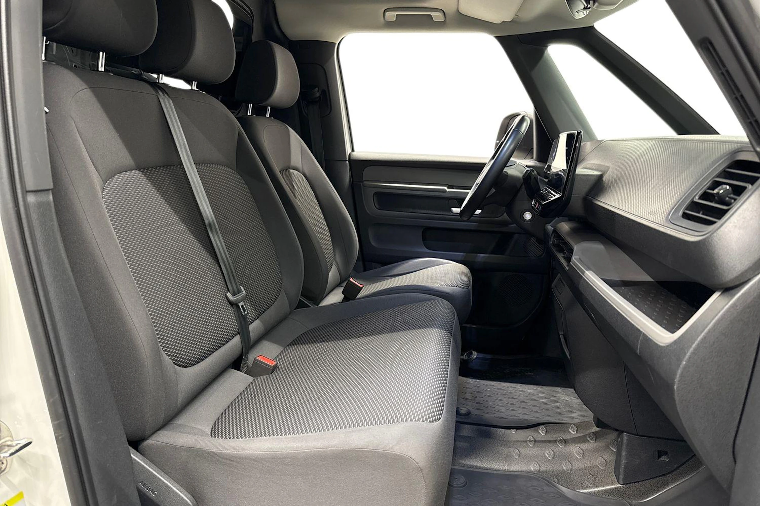 valkoinen Volkswagen ID. Buzz Cargo 2023 kuva 8.