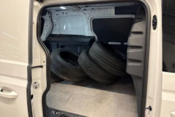 valkoinen Volkswagen ID. Buzz Cargo 2023 kuva 10.