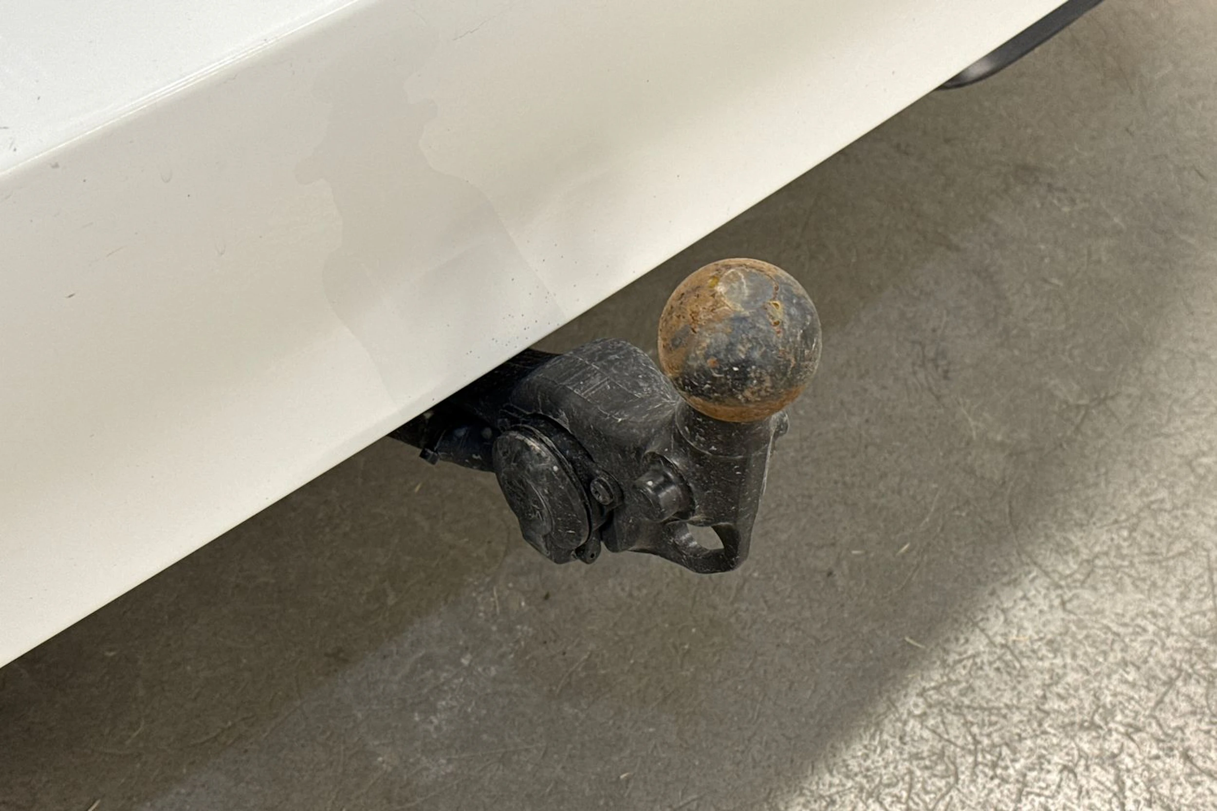 valkoinen Volkswagen ID. Buzz Cargo 2023 kuva 12.