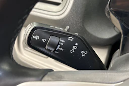 valkoinen Volkswagen ID. Buzz Cargo 2023 kuva 15.