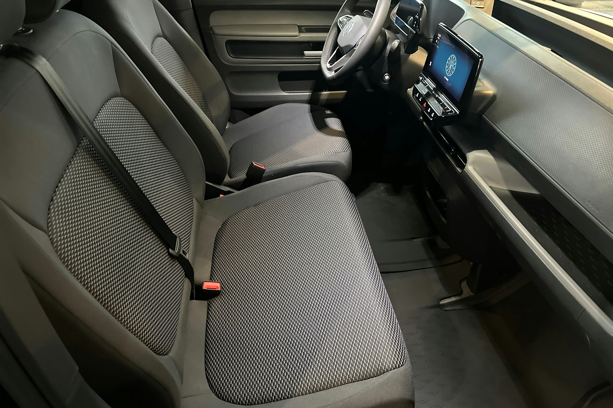 valkoinen Volkswagen ID. Buzz Cargo 2023 kuva 8.