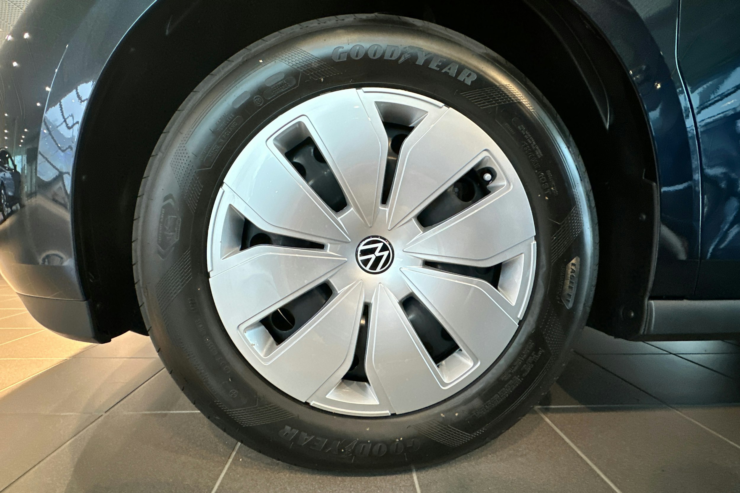 valkoinen Volkswagen ID. Buzz Cargo 2023 kuva 9.