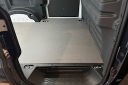 valkoinen Volkswagen ID. Buzz Cargo 2023 kuva 10.