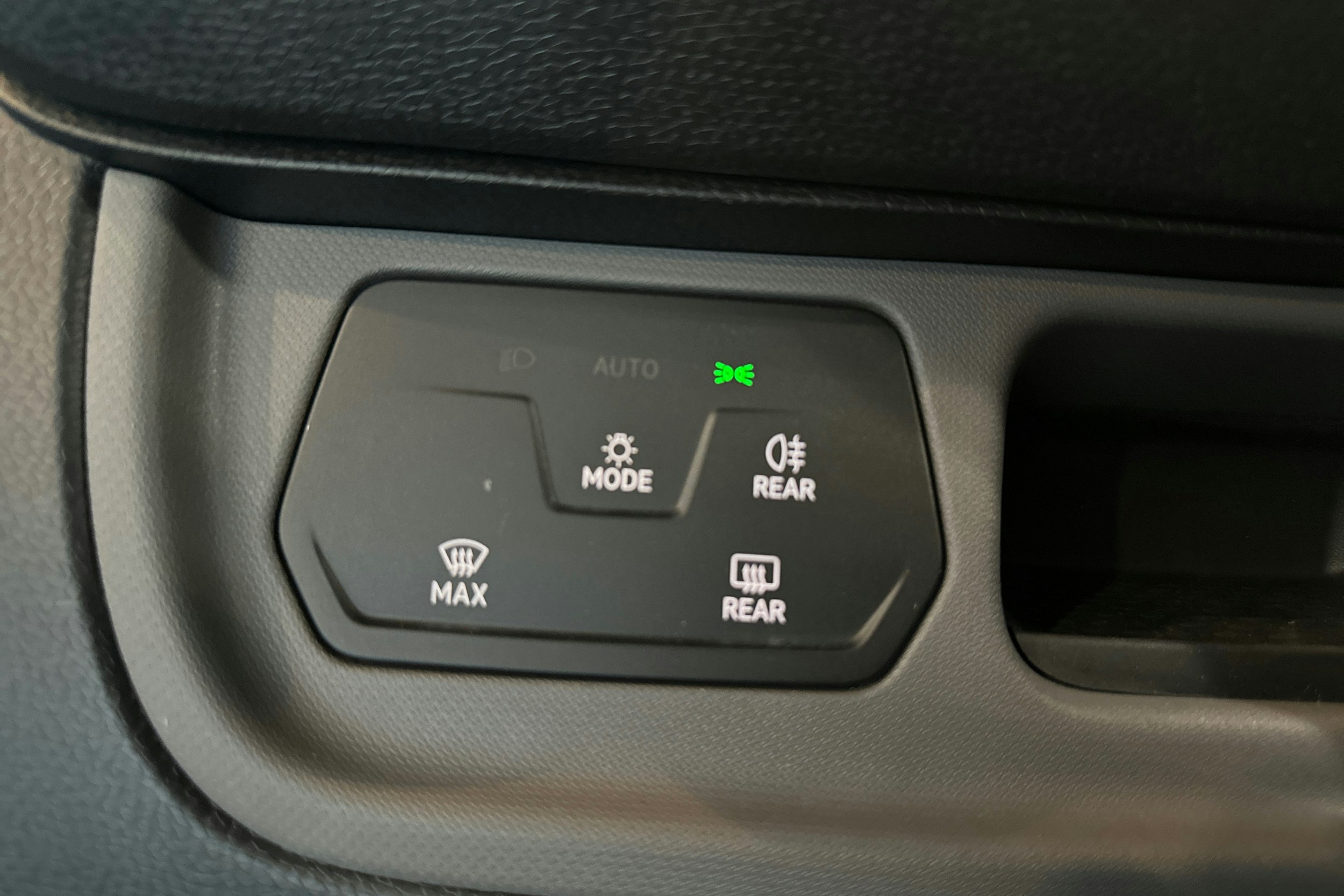 valkoinen Volkswagen ID. Buzz Cargo 2023 kuva 20.