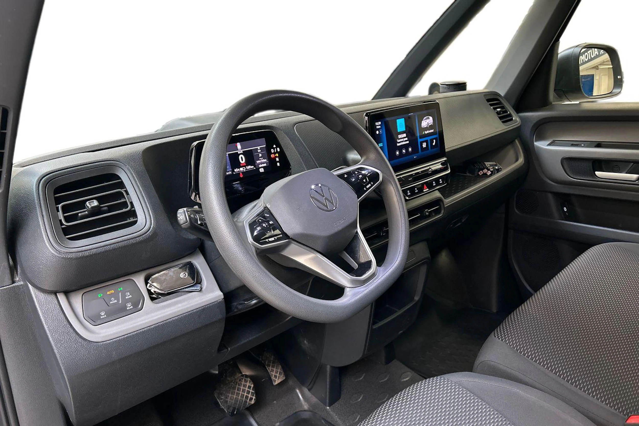 valkoinen Volkswagen ID. Buzz Cargo 2023 kuva 9.