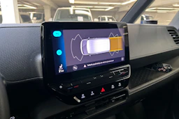 valkoinen Volkswagen ID. Buzz Cargo 2023 kuva 17.