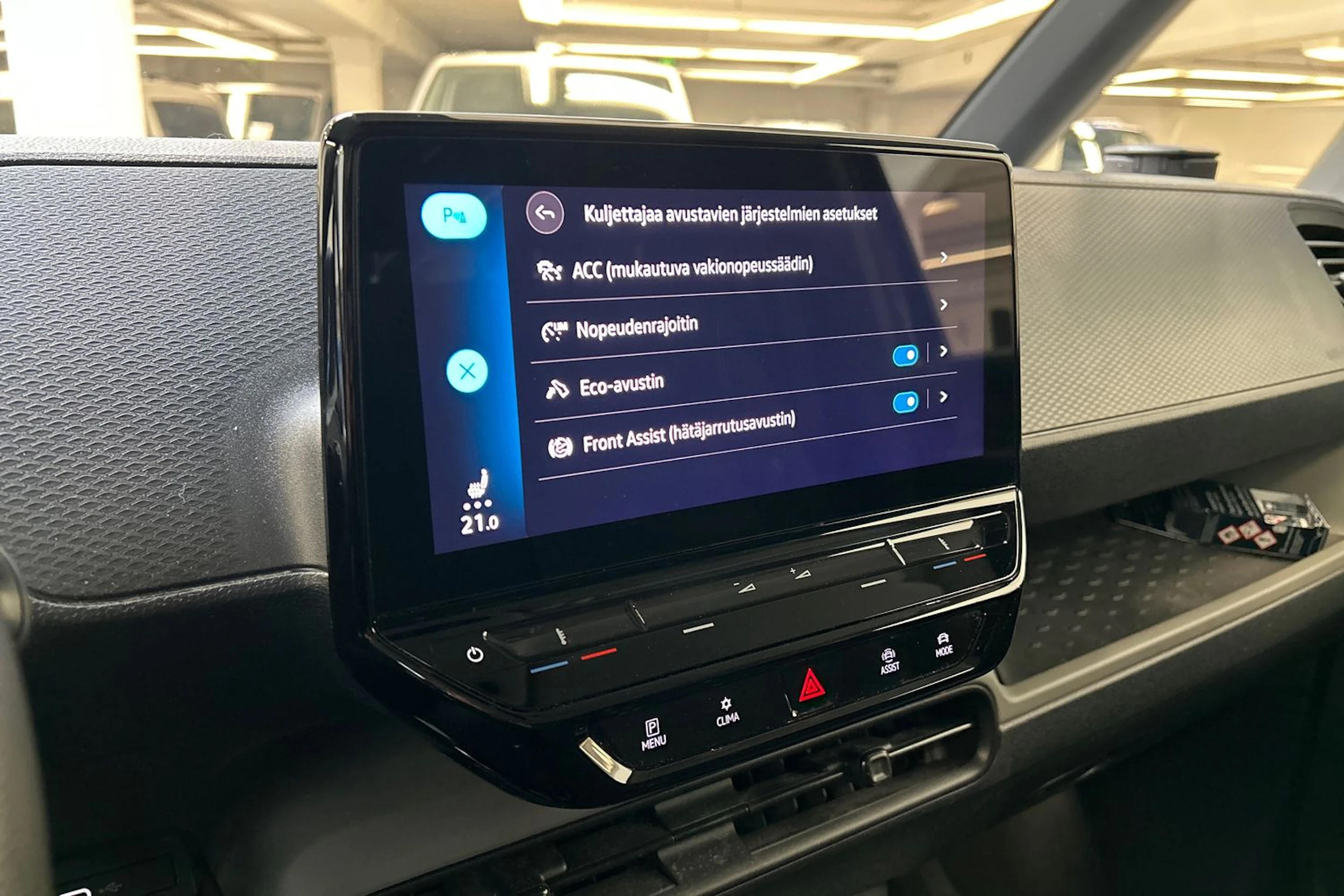 valkoinen Volkswagen ID. Buzz Cargo 2023 kuva 18.