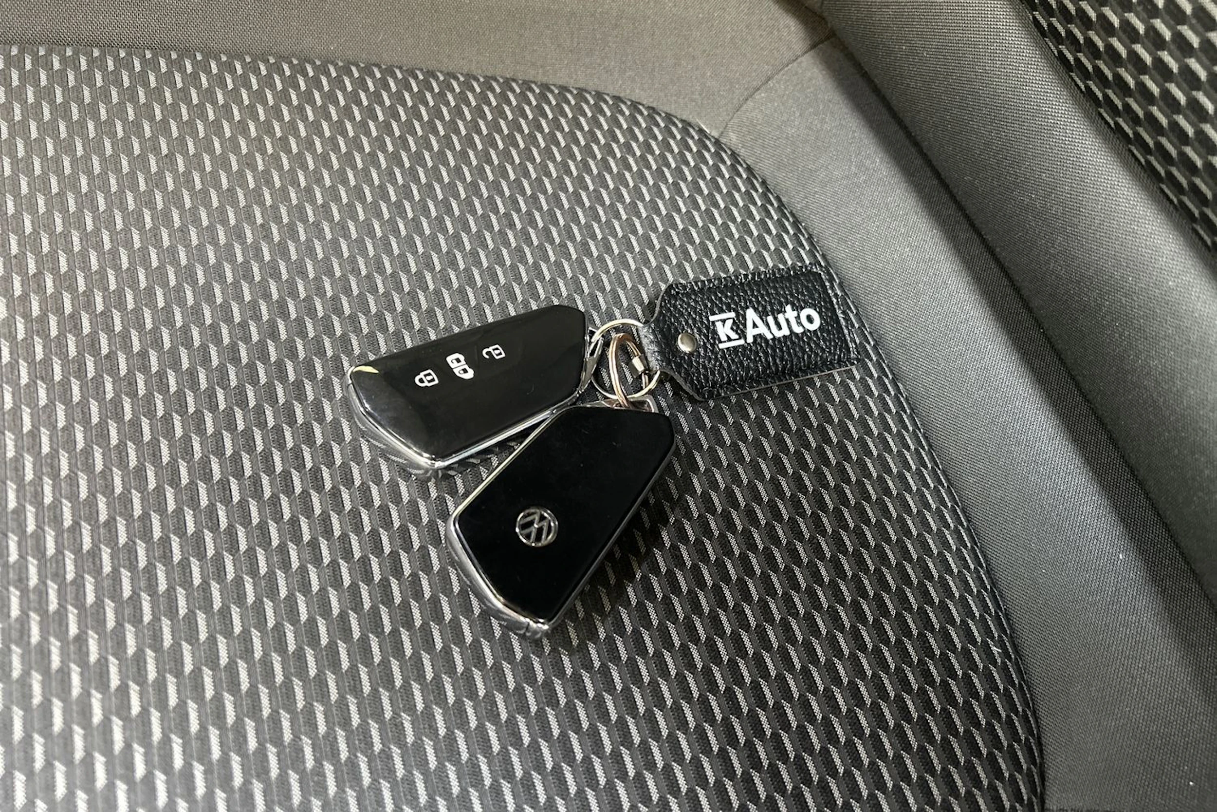 valkoinen Volkswagen ID. Buzz Cargo 2023 kuva 23.
