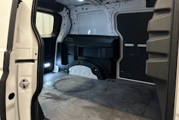 valkoinen Volkswagen ID. Buzz Cargo 2023 kuva 14.
