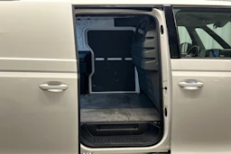 valkoinen Volkswagen ID. Buzz Cargo 2023 kuva 15.