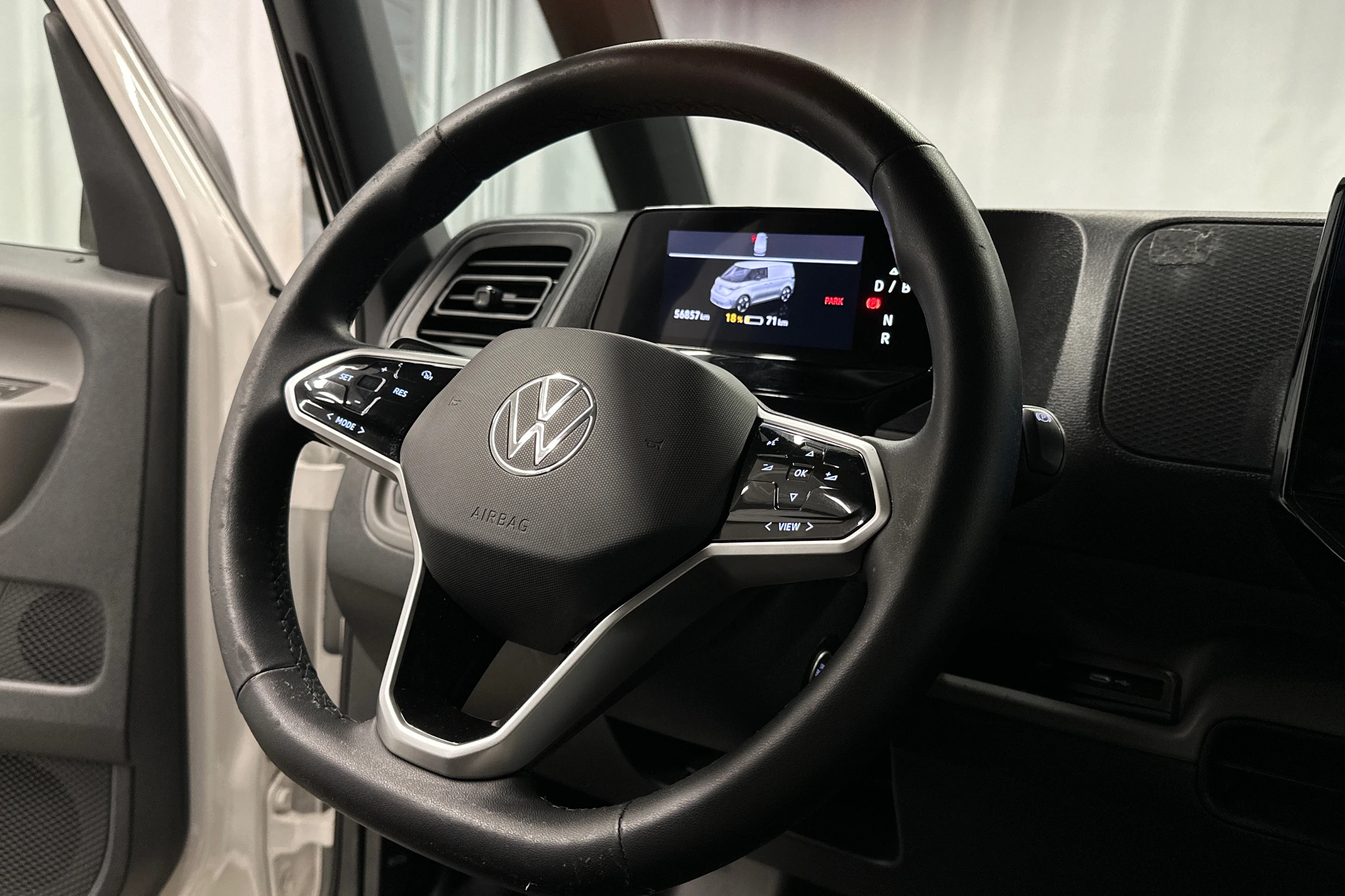 valkoinen Volkswagen ID. Buzz Cargo 2023 kuva 29.